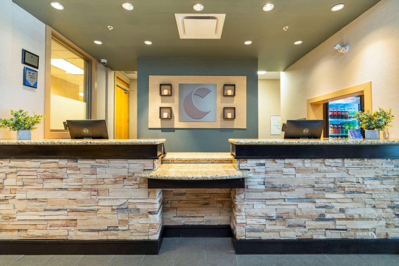 Comfort Inn & Suites Surrey Extérieur photo