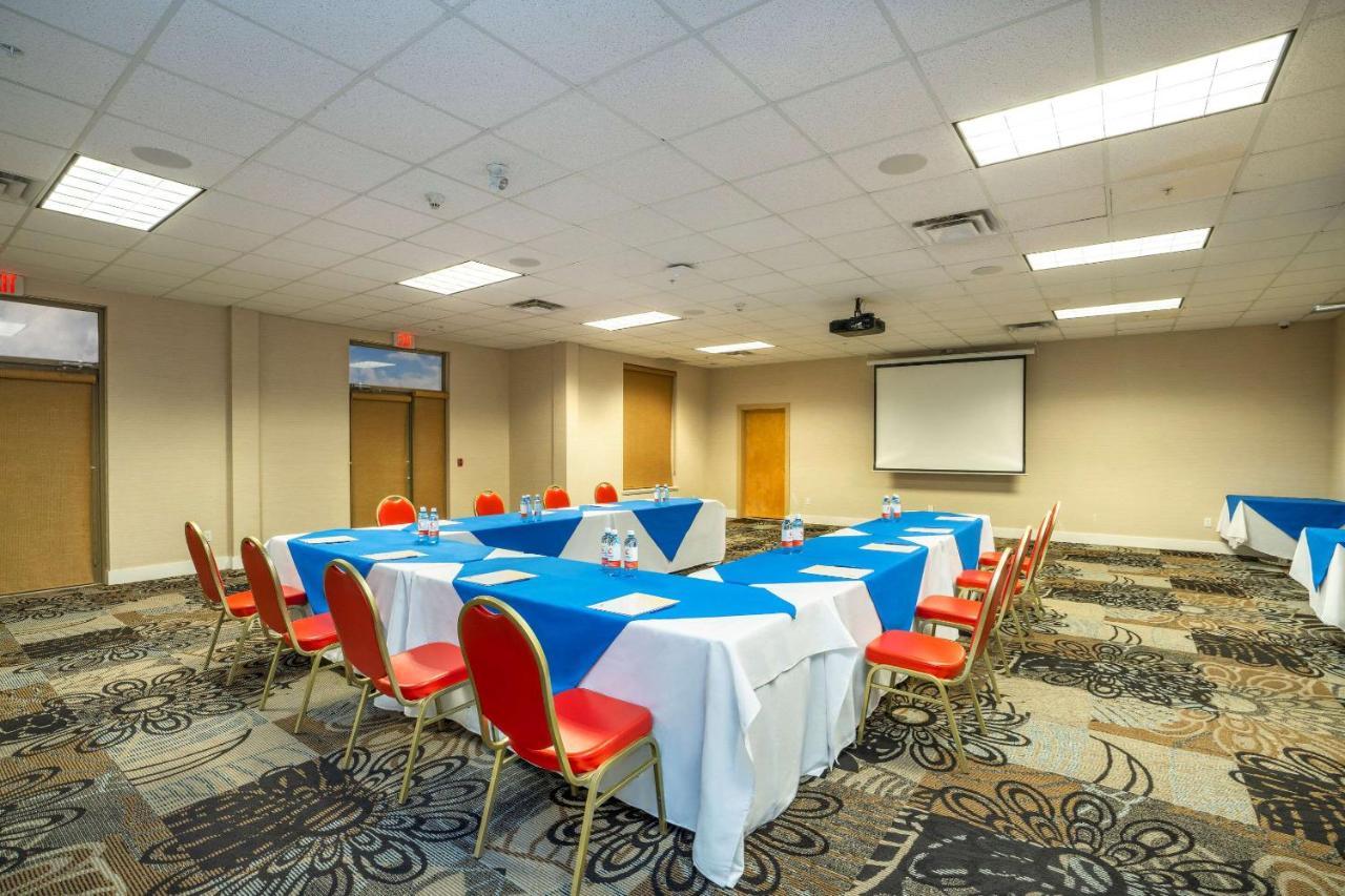 Comfort Inn & Suites Surrey Extérieur photo