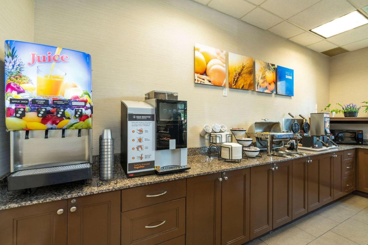 Comfort Inn & Suites Surrey Extérieur photo