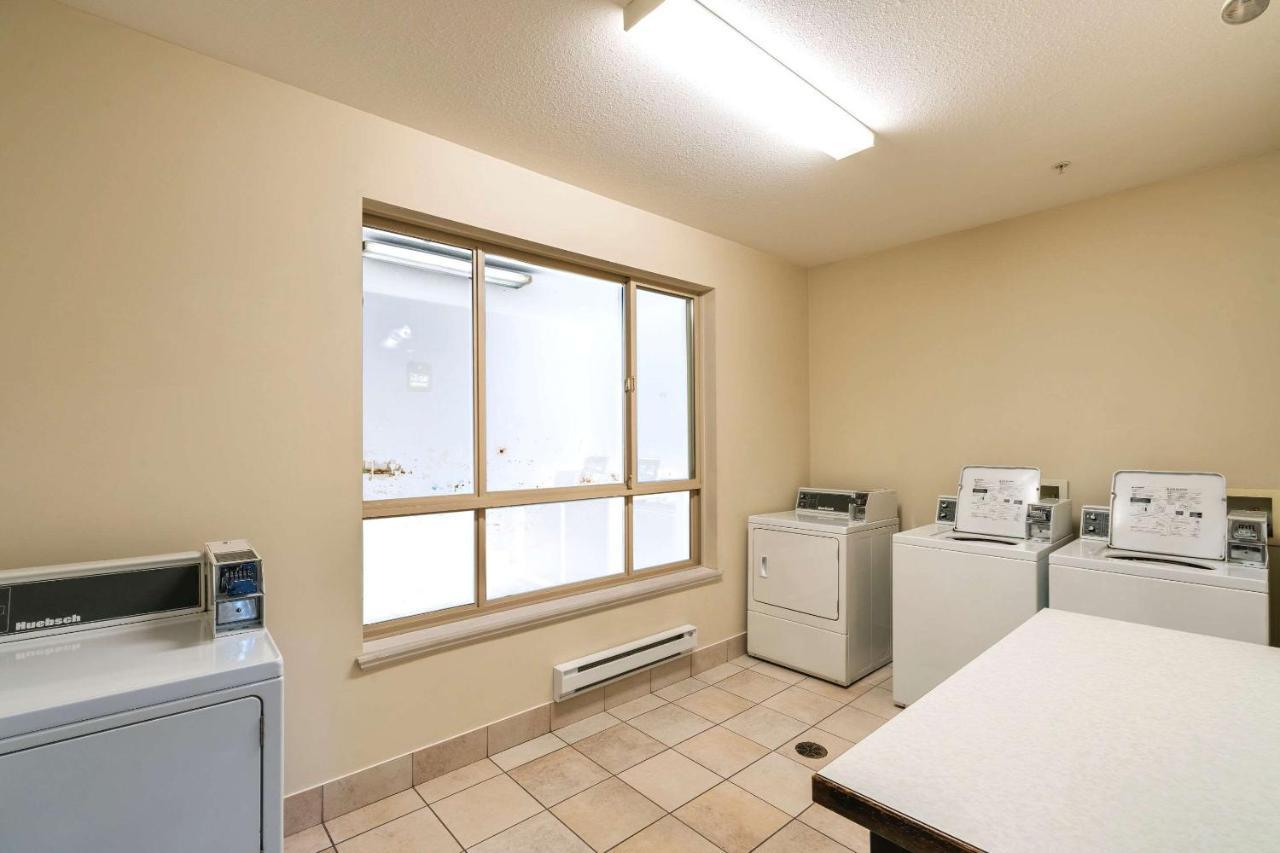 Comfort Inn & Suites Surrey Extérieur photo