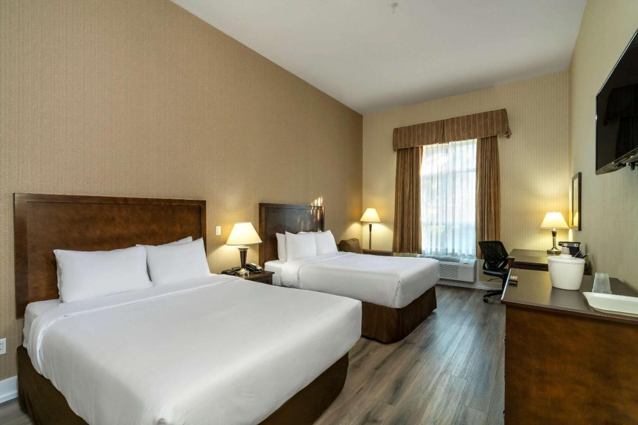 Comfort Inn & Suites Surrey Extérieur photo