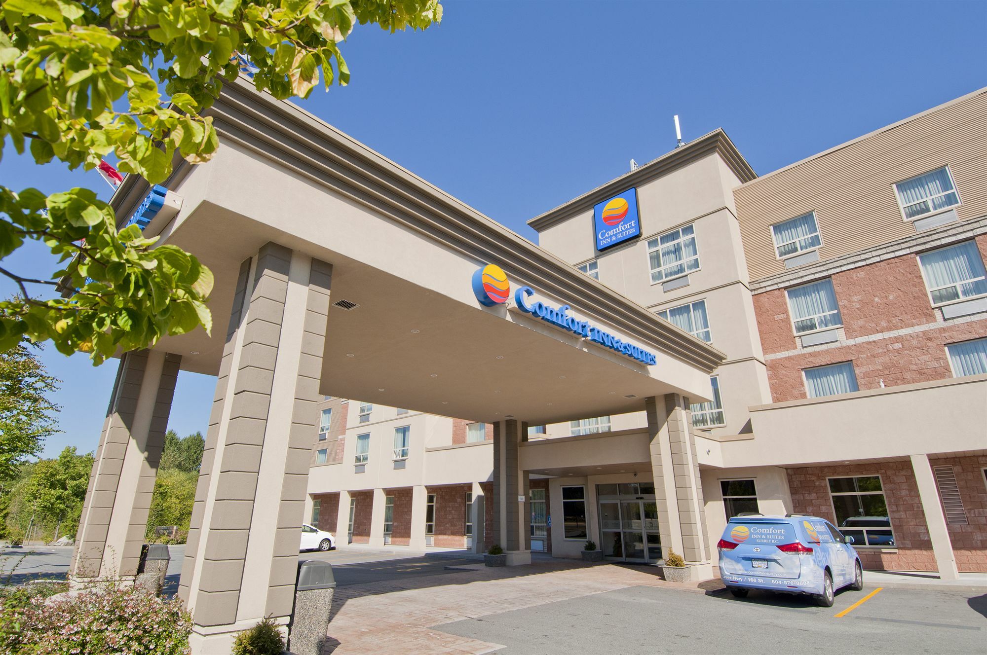 Comfort Inn & Suites Surrey Extérieur photo