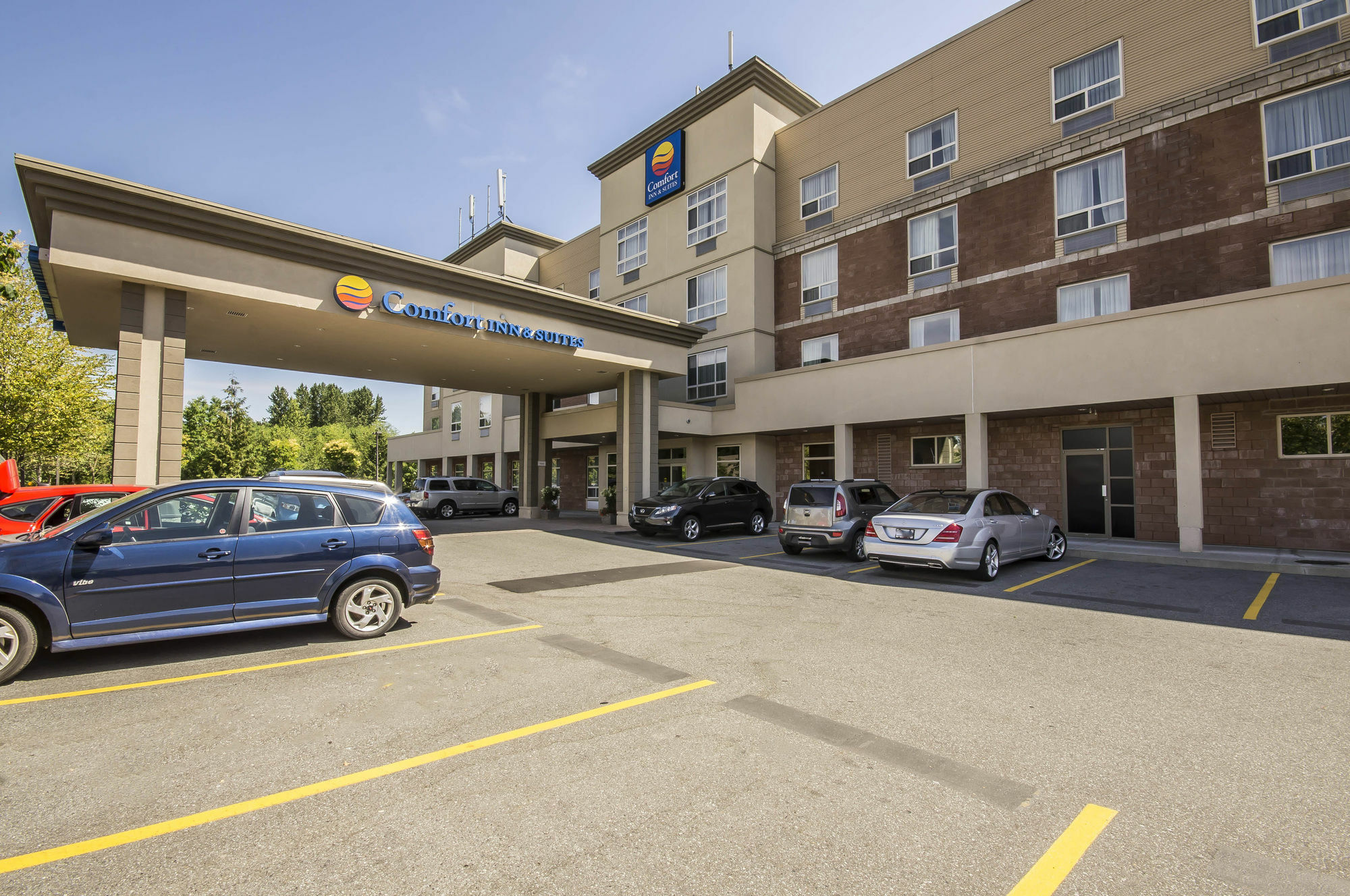 Comfort Inn & Suites Surrey Extérieur photo